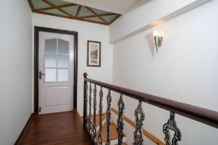 Bay Breeze 2bhk close to Mall Road by Roamhome Apartment in Uttarakhand