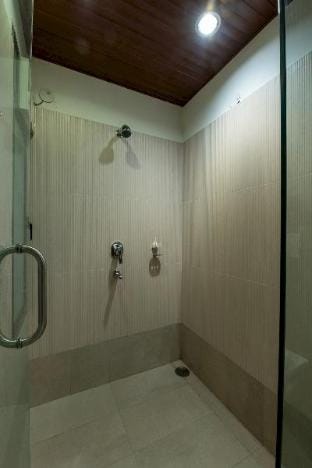 Zen Den 3bhk overlooking Nainital Lake by Roamhome Apartment in Uttarakhand