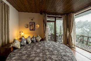 Zen Den 3bhk overlooking Nainital Lake by Roamhome Apartment in Uttarakhand