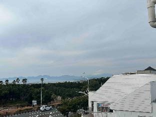【403】沙滩2分 车站8分 晴天可见富士山 近江之岛水族馆 独立房源带厨房卫生间 洗衣机等设施完善 Vacation rental in Yokohama