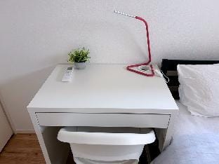 近镰仓、江之岛等景点 站前2分 精致独栋 LOFT，可住4人 直达江之岛 免费车位 提供2台自行车 Vacation rental in Yokohama