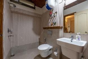 Mountain High Close to Mall Road 2bhk Apartment by Roam home Apartment in Uttarakhand