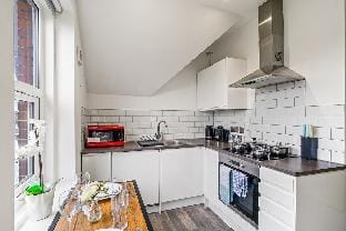 BridgeCity The Sleek Modern Condo - Maidstone Gem Vacation rental in Maidstone
