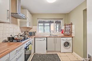 Luxurious 4 bed house Maidstone Home with parking Vacation rental in Maidstone