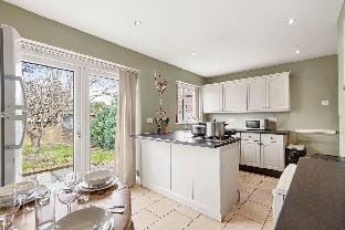 BridgeCity 4 bed House in Maidstone Free Parking Vacation rental in Maidstone