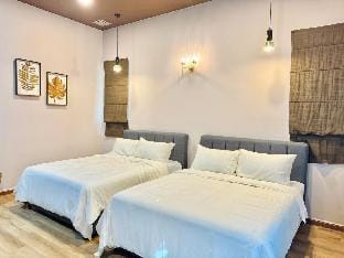 Bungalow 4BR 14|Pax in AirPutih W 60inch Smart TV Vacation rental in Pahang, Malaysia