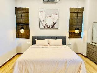 Bungalow 4BR 14|Pax in AirPutih W 60inch Smart TV Vacation rental in Pahang, Malaysia
