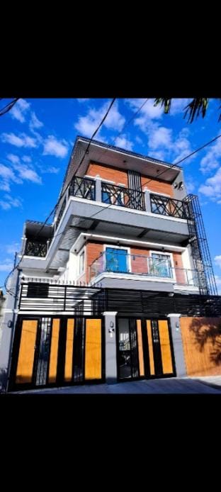 Krazy Kribb Staycation Villa in Angeles