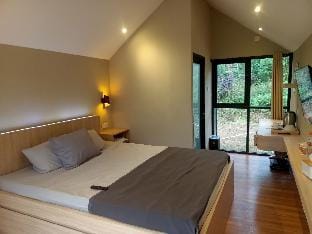 Cabin Syariah di hutan pinus jayagiri lembang Villa in Lembang