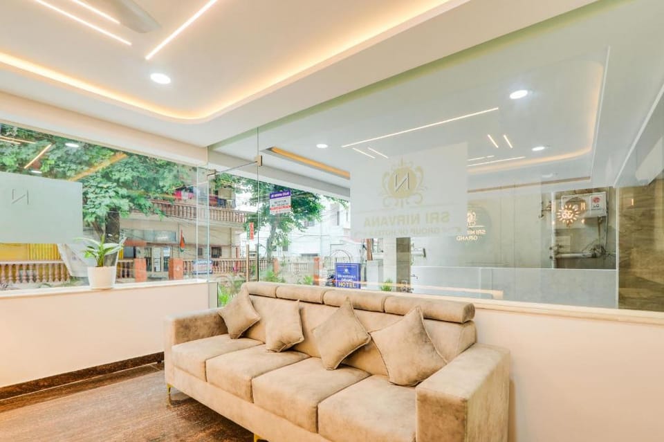 Super Townhouse Sri Nirvana Grand Hotel in Hyderabad