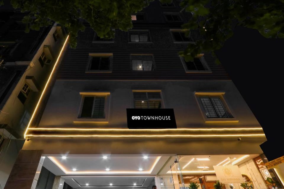 Super Townhouse Sri Nirvana Grand Hotel in Hyderabad