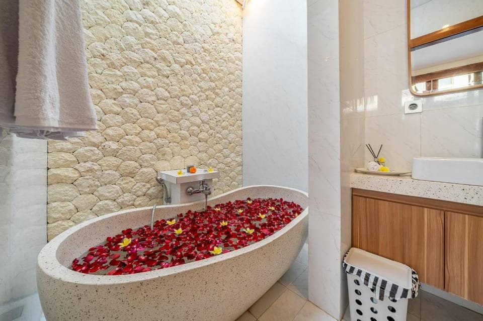 Relax Stay 2 Bedrooms Villa - Umasuka Bali Villa Hotel in Denpasar