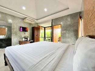 Private getaway in nature  Vacation rental in Chalong