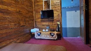 Villa kayu / Wood Cabin (Syariah/Halal) di lembang Villa in Lembang