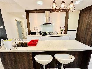 Mosaic 2 Bedroom High Floor Dark Elegance 4-9 pax Vacation rental in Johor Bahru