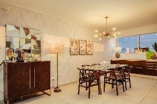 Stylish Holiday Apartment w Private Pool and 180 V Vacation rental in Camps Bay