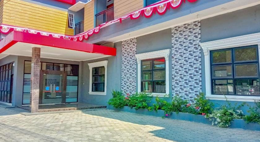 RedDoorz near Alun Alun Slawi Hotel in Indonesia
