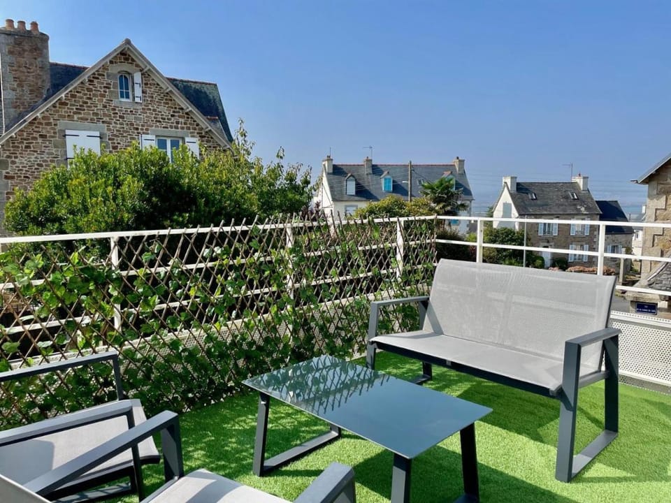 Joli appartement avec balcon au pieds des commences et des plages Apartment in Finistere