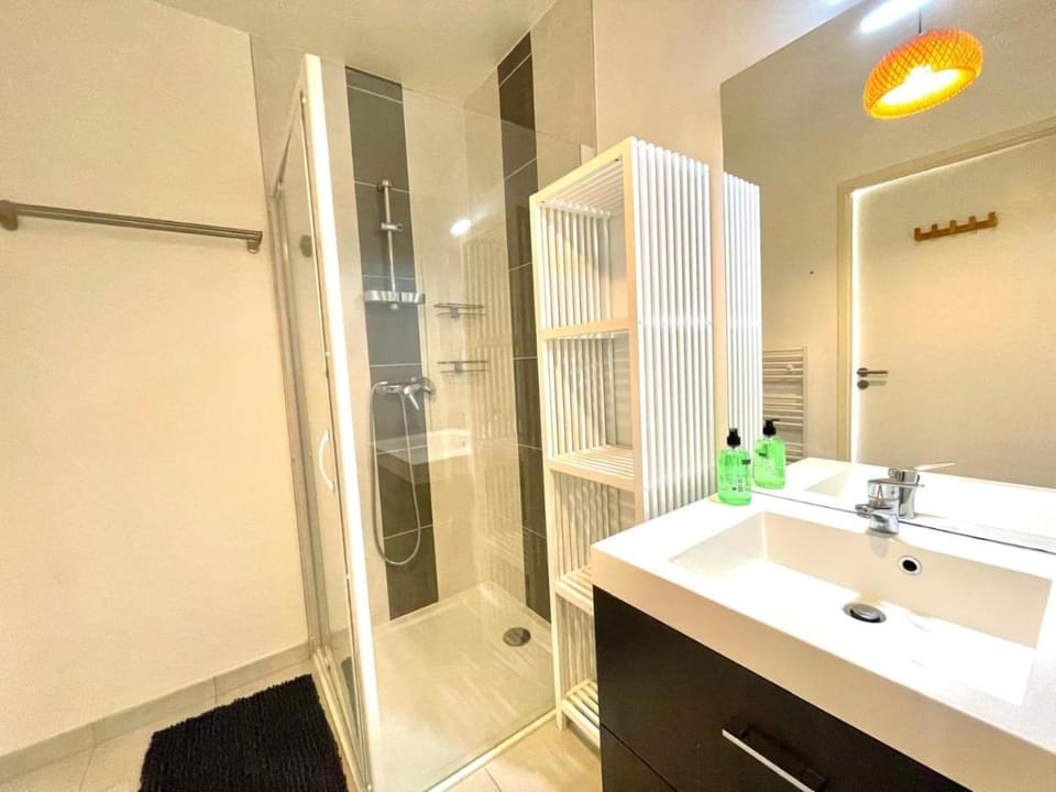 Joli appartement avec balcon au pieds des commences et des plages Apartment in Finistere