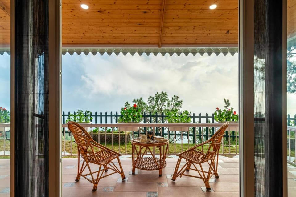 ELIVAAS 4 BHK With Garden & Bonfire - Fleur De Lis Villa in Himachal Pradesh
