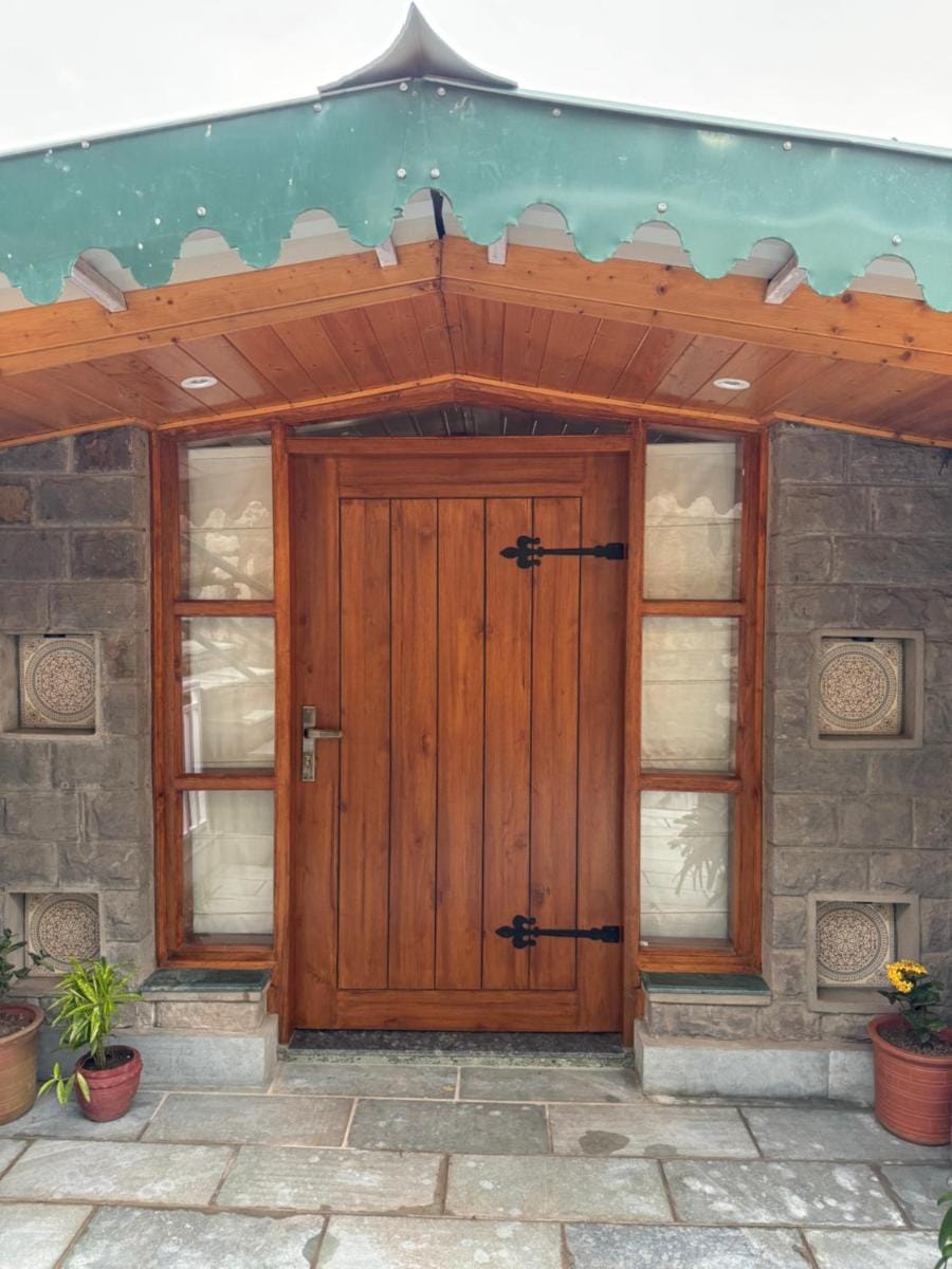 ELIVAAS 4 BHK With Garden & Bonfire - Fleur De Lis Villa in Himachal Pradesh