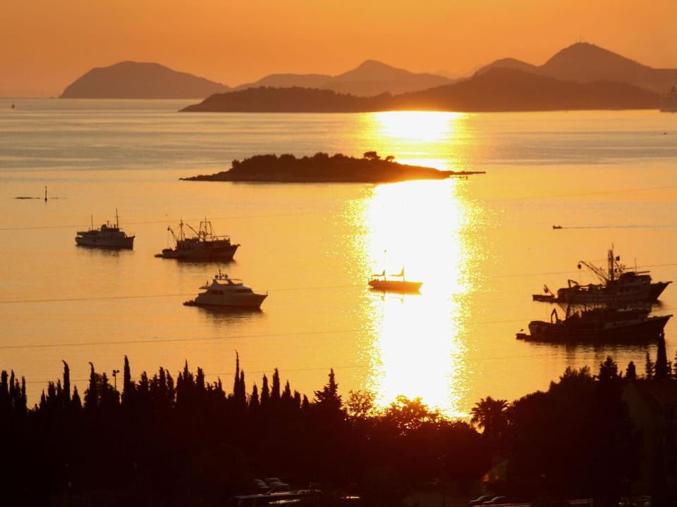 Comfortable apartment with amazing seaview and private balcony,free parking,WIFI Apartment in Cavtat