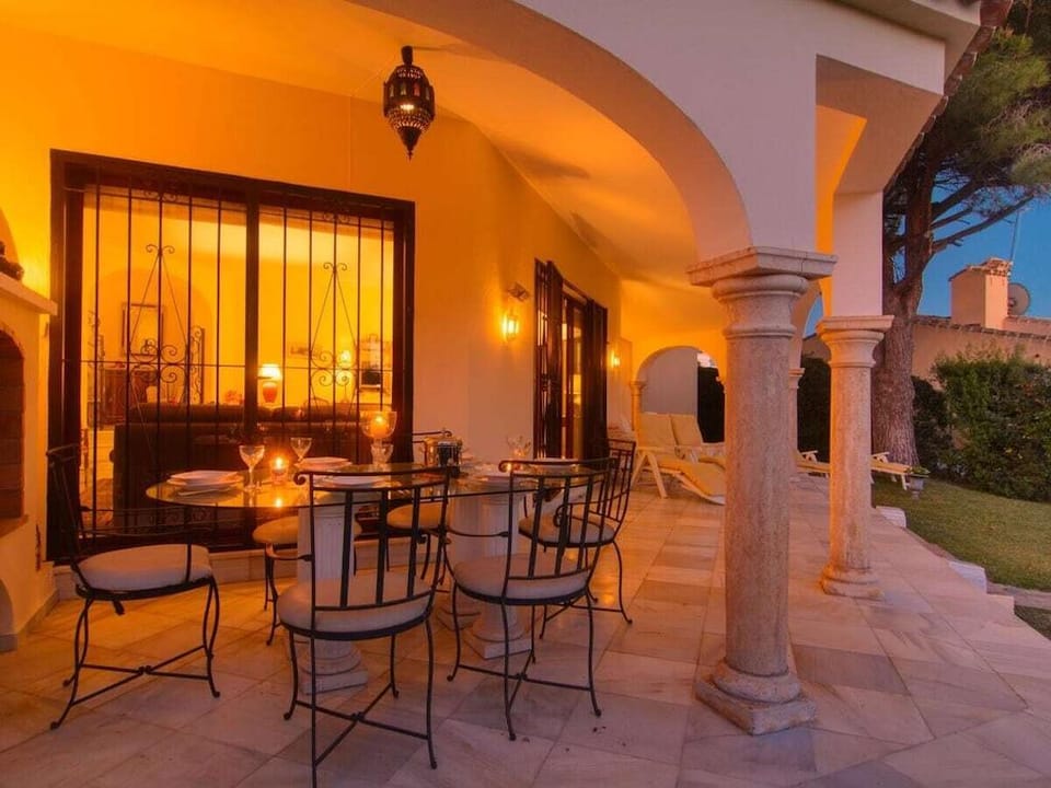 Traditional beach house Villa in Marbella