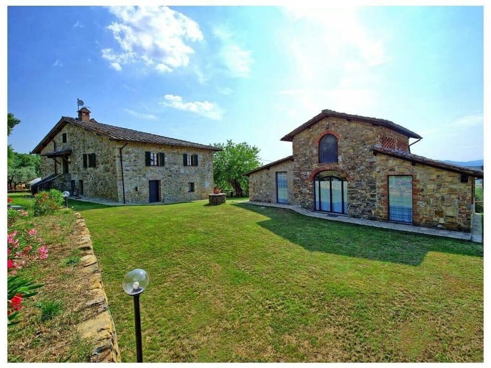 Villa Quercina Comfortable holiday residence Villa in Tuscany