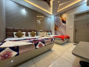 HOTEL GURUVAYUR DHAM Apartment in Uttar Pradesh