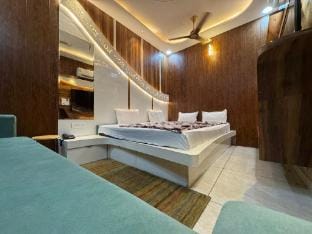 HOTEL GURUVAYUR DHAM Apartment in Uttar Pradesh