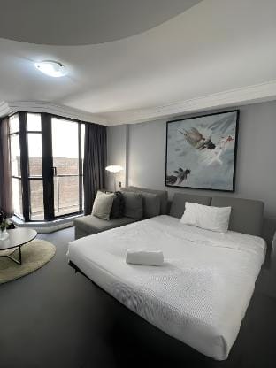 KozyGuru | Haymarket | Modern 1 Apt Best Location Vacation rental in Surry Hills