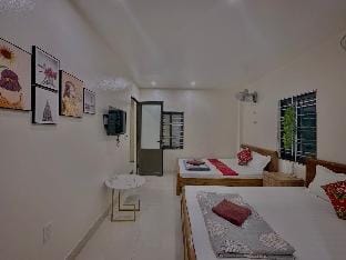 Gem Hostel Apartment in Laos