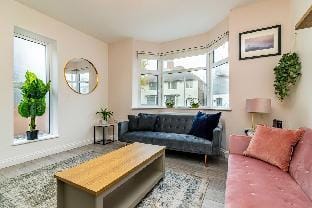 Three Bed Private Parking Close to City Long Stays Villa in Nottingham