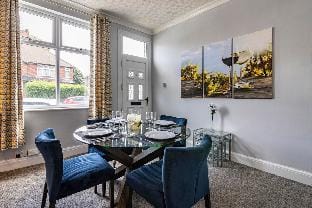 Two Bedroom Home Long Eaton near Airport, Racing Vacation rental in England