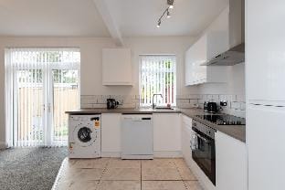 A spacious 3 bed property with parking - Teal Road Vacation rental in Darlington