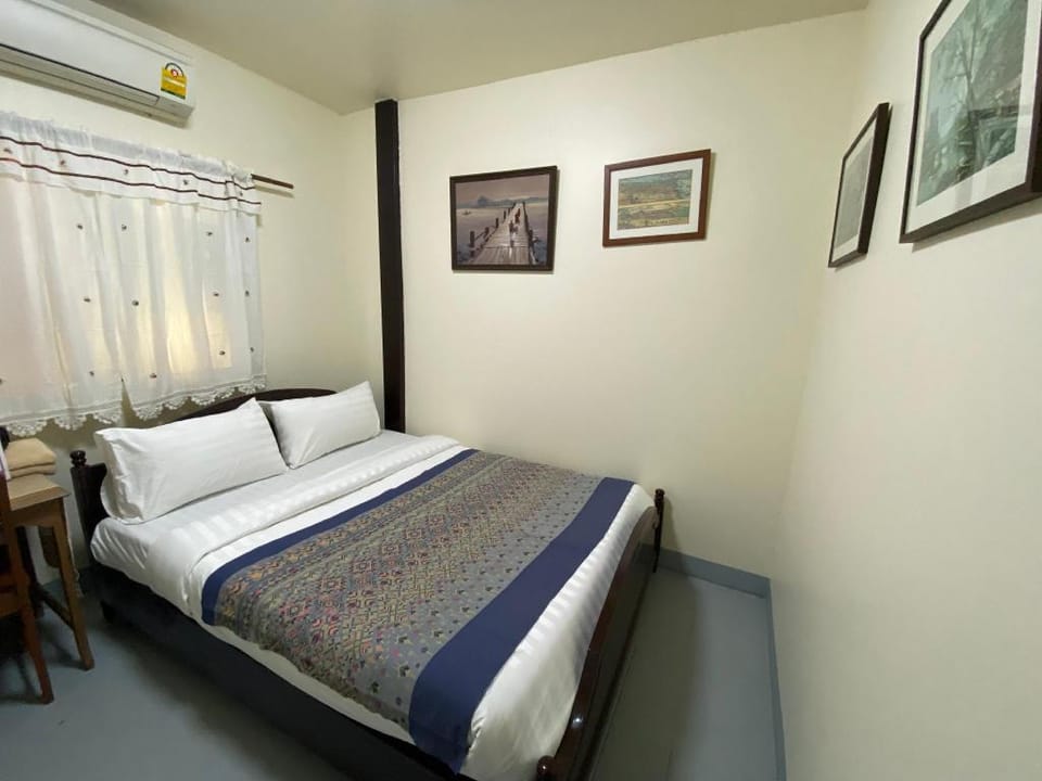 Baan Klang Vieng Hostel Apartment in Chiang Mai