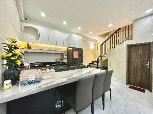 Nguyên căn 4 Tầng Mây House - Hùng Vương TP Huế Vacation rental in Laos