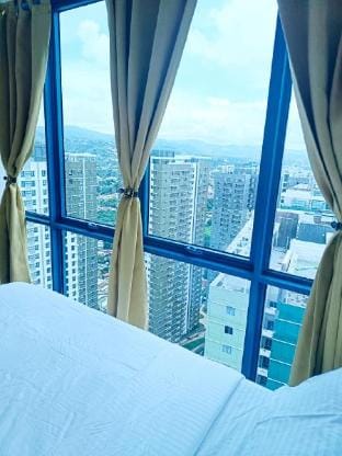 Luxury 2-BR Condo at 34th Flr with Panoramic View Apartment in Lapu-Lapu City