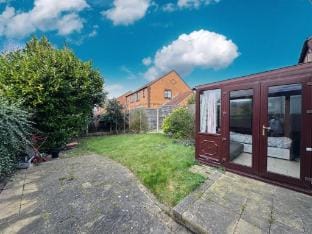 Olive, 3-4 BedHouse, Sleeps 9, Free Parking, Grays Vacation rental in Grays