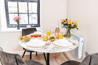 Elegant Escape: Prime Location & Gorgeous Interior Apartment in Leeds