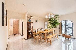Chimelong Guangzhou/CBD旁/218方超大户型/6房2厅2卫2厨/住12-14人 Apartment in Guangzhou