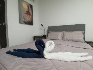 Cozy Studio near Mid Valley Permaisuri Cheras Vacation rental in Federal Territory of Kuala Lumpur