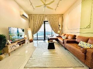 Royal Strand Seaview Grandeur @ 3BR Lv46 12-16pax Vacation rental in Johor Bahru