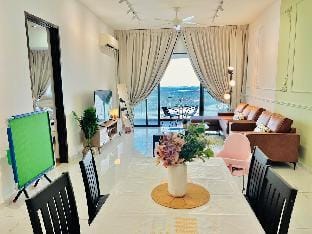 Royal Strand Seaview Grandeur @ 3BR Lv46 12-16pax Vacation rental in Johor Bahru