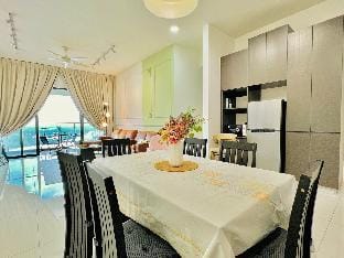 Royal Strand Seaview Grandeur @ 3BR Lv46 12-16pax Vacation rental in Johor Bahru