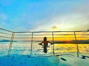 Hillview Cube w/Rooftop Pool Gym Apartment in Kedah