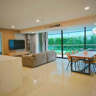 Gardenia 300平米四室超大平层-四海Home Apartment in Pattaya City