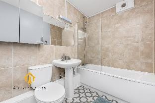 Charming 4 bedroom apartment in Russell Square Apartment in London Borough of Islington