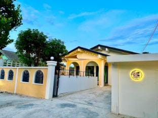Charin Pool villa - Bangsean  home 1 Vacation rental in Chon Buri Changwat