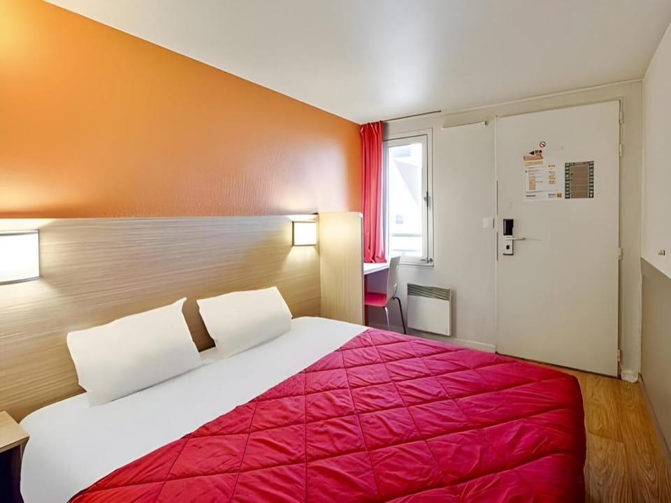 Classic Hotel - Fontenay-Tresigny Hotel in Île-de-France